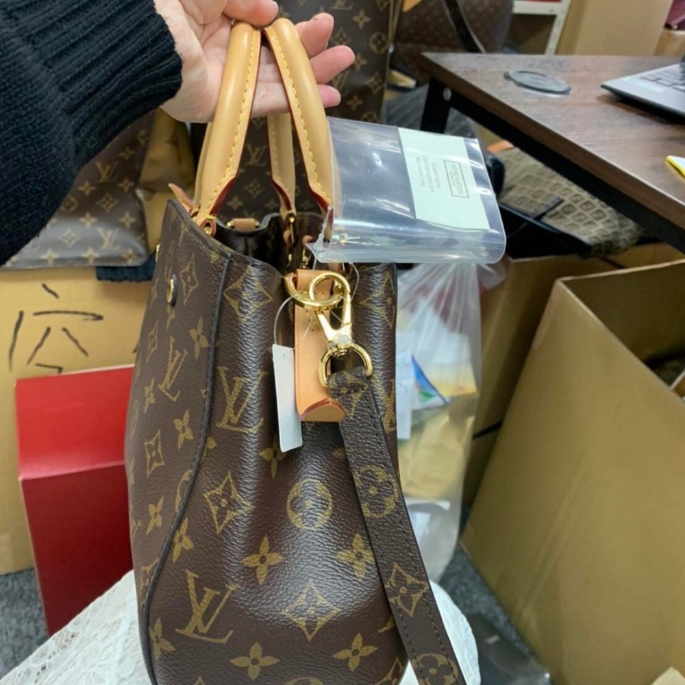 Lv bag - Picture 2 of 8